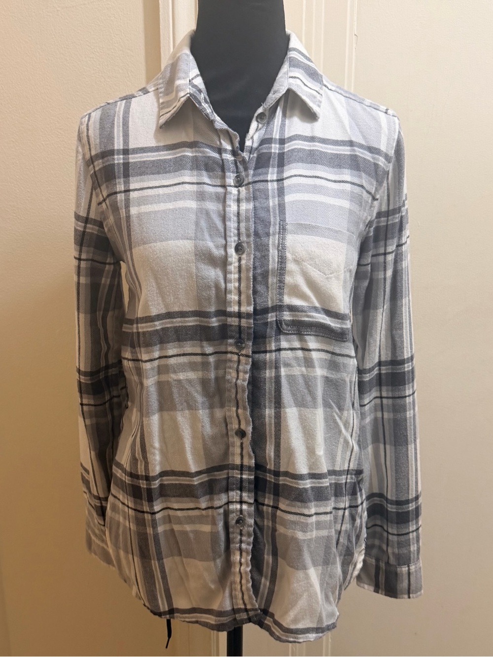 American Eagle Ahh-Mazingly Soft Flannel Button Up Shirt Gray & White - Size XS